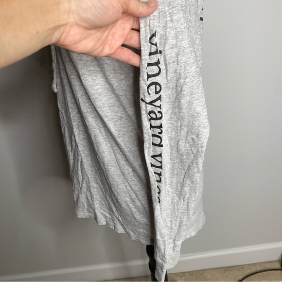 Vineyard vines gray long sleeve hooded whale T-shirt, size medium - Picture 2 of 5